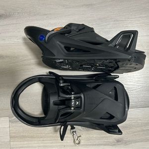 Burton step on snowboarding boots and bindings!